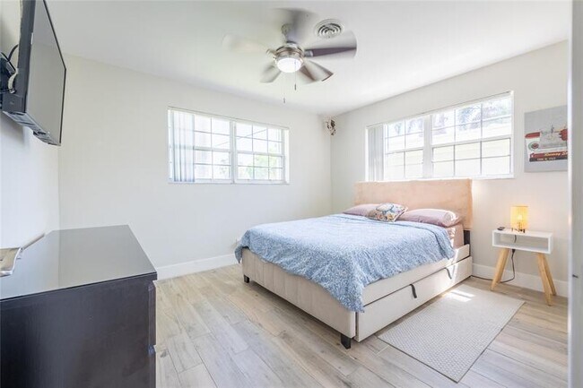 Foto del edificio - 920 SE 16th Ct