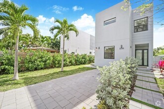 Building Photo - 2330 SW 14th St