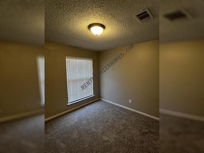 Foto del edificio - 8803 Patricia Lynn Ln