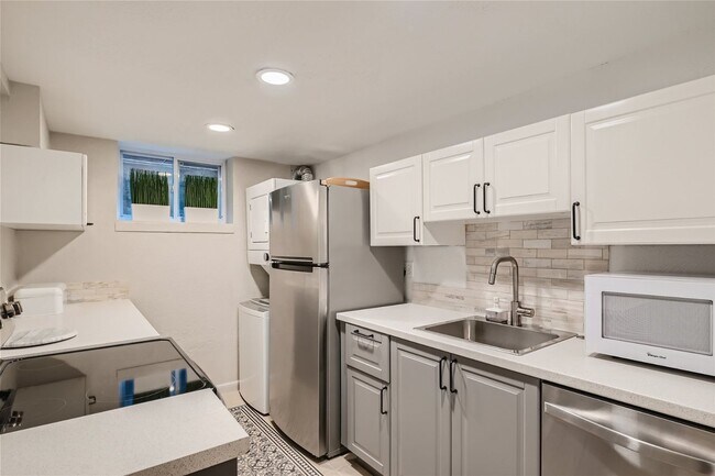 Foto del edificio - Congress Park Apt w/Patio & Incredible Wal...