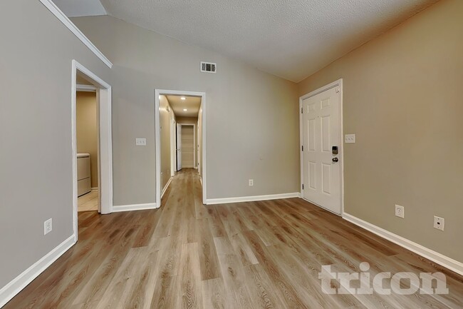 Building Photo - 621 Southern Trace Crossing