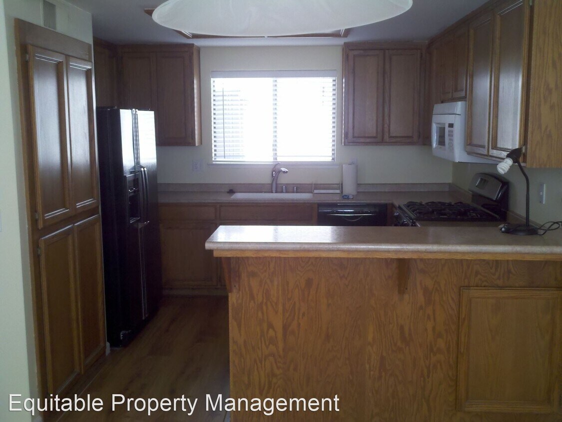 Primary Photo - 2 br, 2.5 bath House - 12109 Summer RIdge Dr