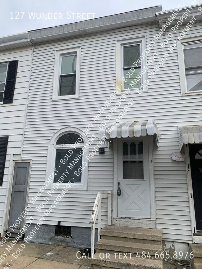 Photo - 127 Wunder St House