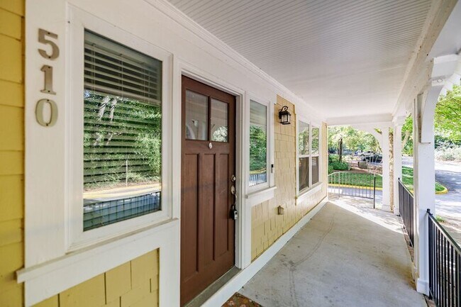 Building Photo - 490 S Barnett Shoals Rd