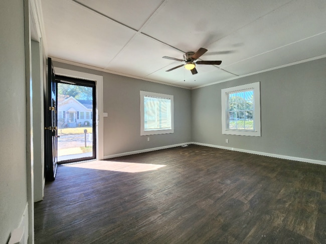 Building Photo - 1818 Green St