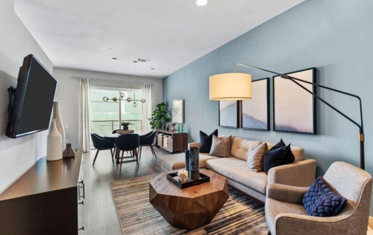 Foto principal - 2225 N Harwood St