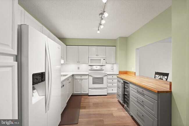 Foto del edificio - 19385 Cypress Ridge Terrace