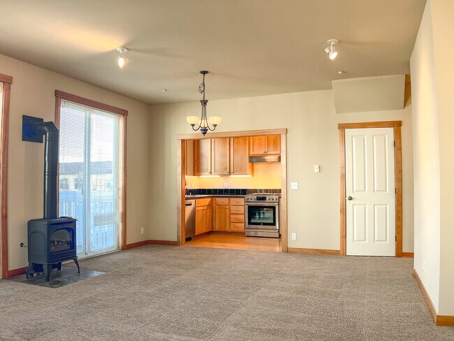New carpets throughout & new dual fuel range. - 115 Hall Brothers Loop