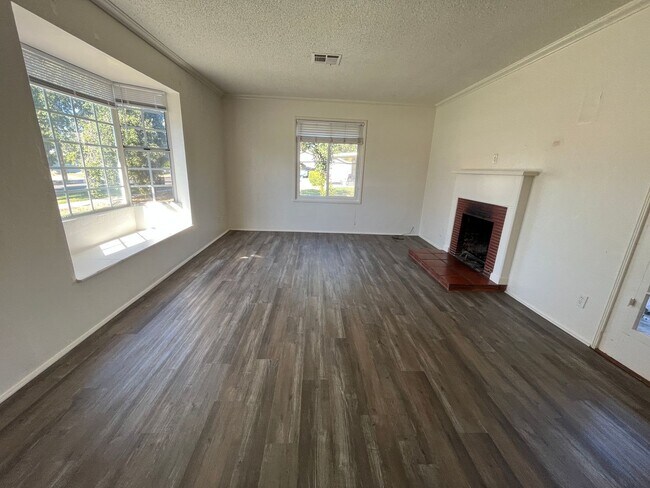 Building Photo - 1004 Occidental Dr