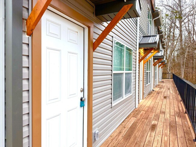 Foto del edificio - 511 Glenstone Springs Dr