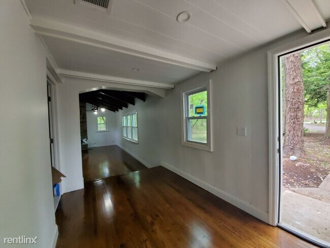 Building Photo - 3 br, 1 bath House - 117 Wiseman Rd