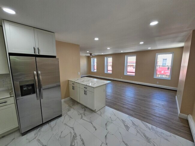 Building Photo - 508 West Side Ave