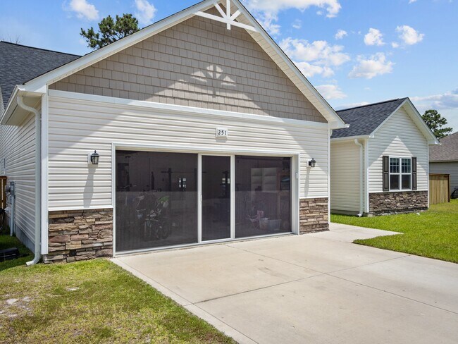 Foto del edificio - 251 Breakwater Dr