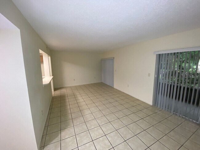 Foto del edificio - 130 Jasmine Woods Ct