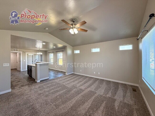 Foto del edificio - 4699 N Elsinore Ave