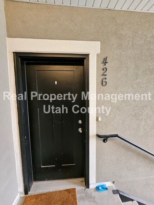 Building Photo - $500 off First full month rent