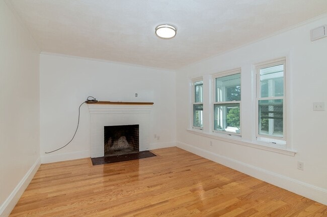 Building Photo - 137 Safford St