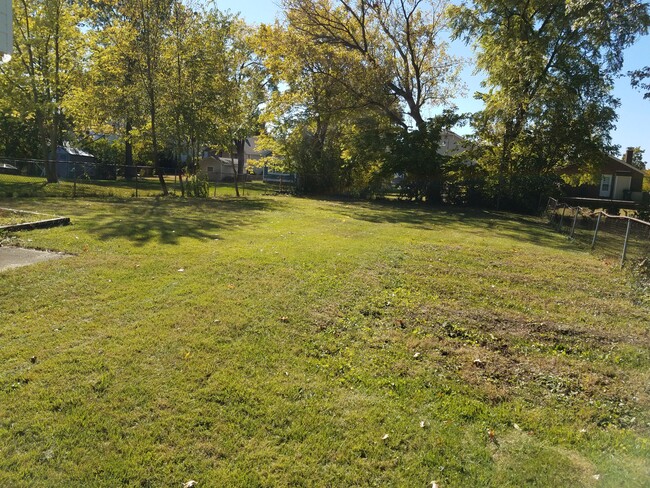 Building Photo - 4831 Laurel Ave