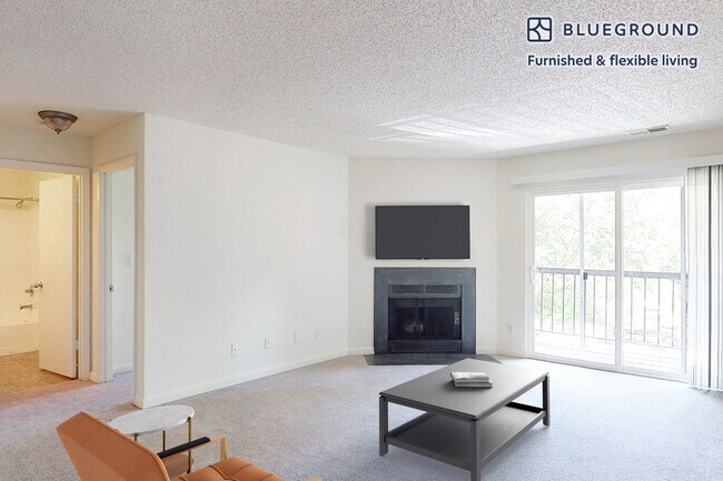 Foto del edificio - 10300 Hickory Ridge Rd