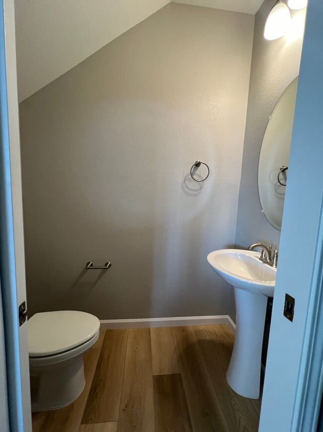 Building Photo - 4/2.5 GORGEOUS Townhome in Minden!