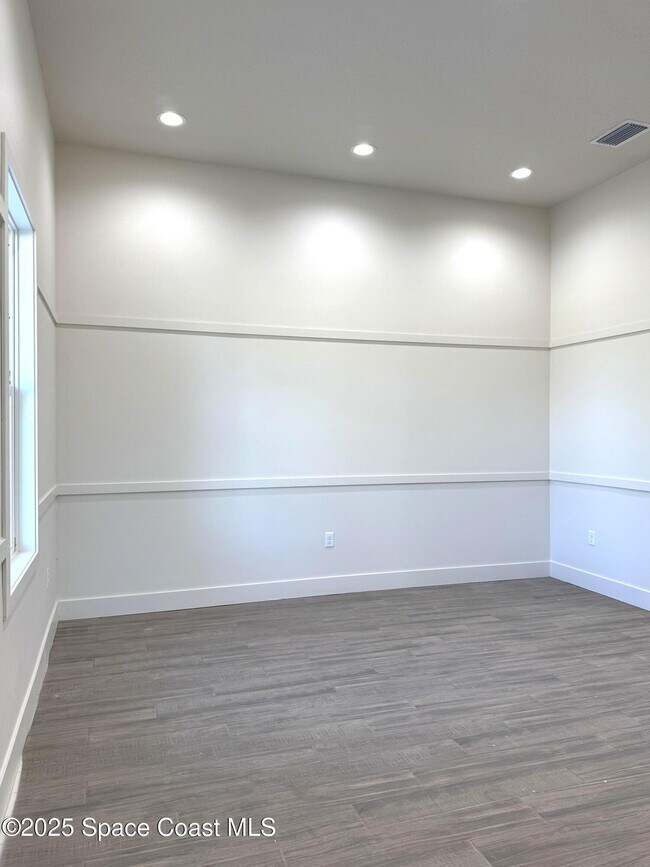 Building Photo - 2811 Edington Dr