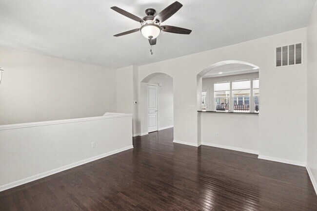 Foto del edificio - 27898 Hopkins Dr