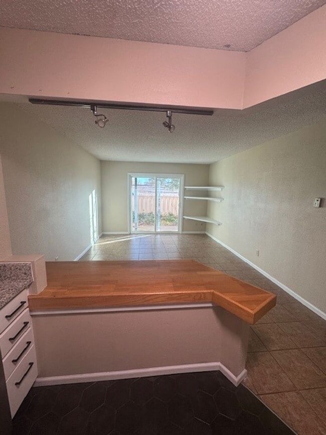 Building Photo - ONE BEDROOM IN GUNBARREL- ALL UTILITIES IN...