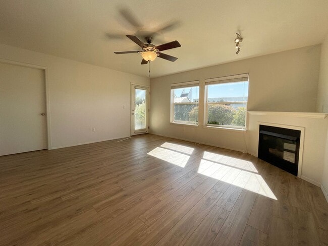Building Photo - Fantastic Main Level Condo w/Garage, Patio...