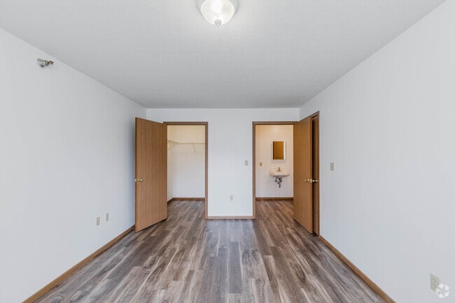 2BR, 1BA - 757SF - Meridian Point