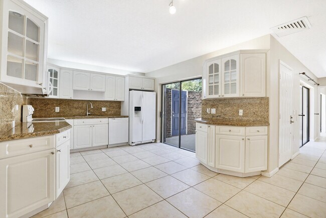 Building Photo - 707 7th Terrace