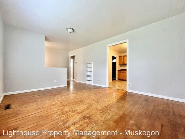 Building Photo - 2 br, 1 bath House - 2263 Vine Avenue