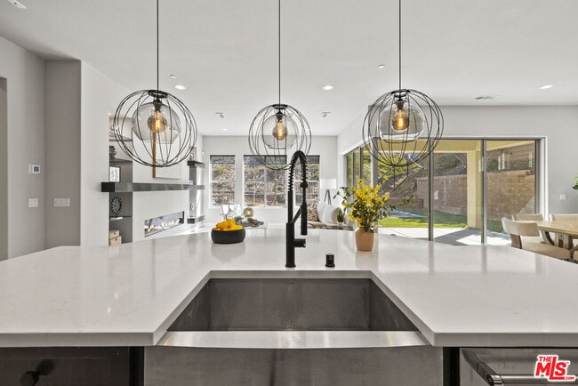 Foto del edificio - 24220 Sterling Ranch Rd