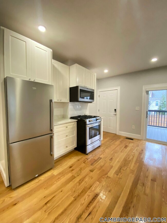 Building Photo - 374 Oxford St