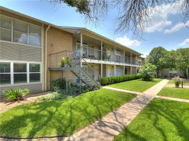 Building Photo - 2450 Ashdale Dr