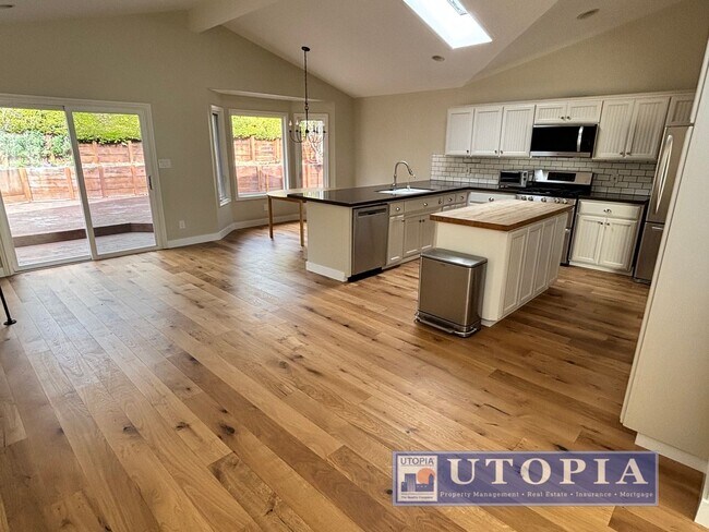 Foto del edificio - Bright Sunny 3-Bedroom House in Rio Del Mar