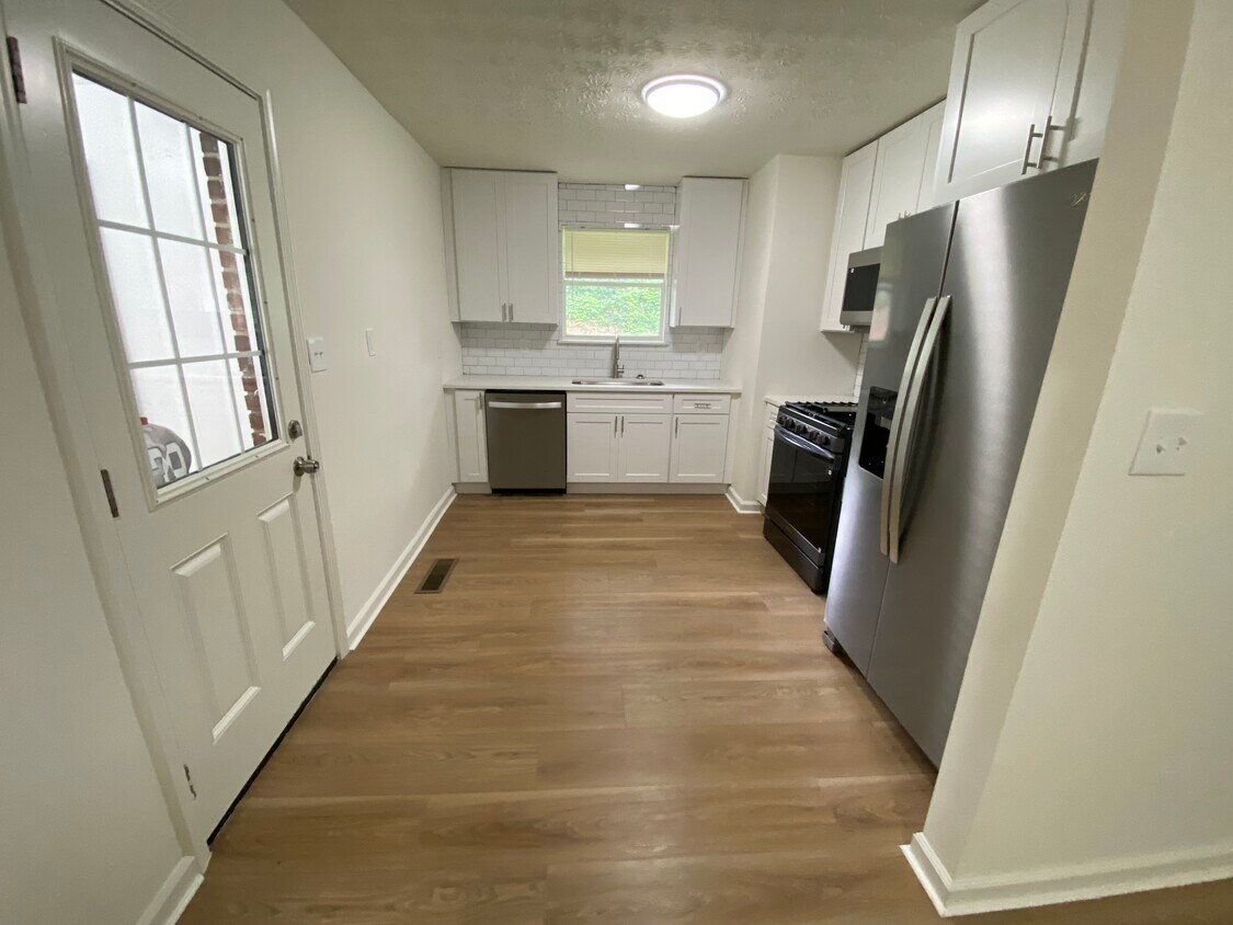 Foto principal - 1548 Mary George Ave NW
