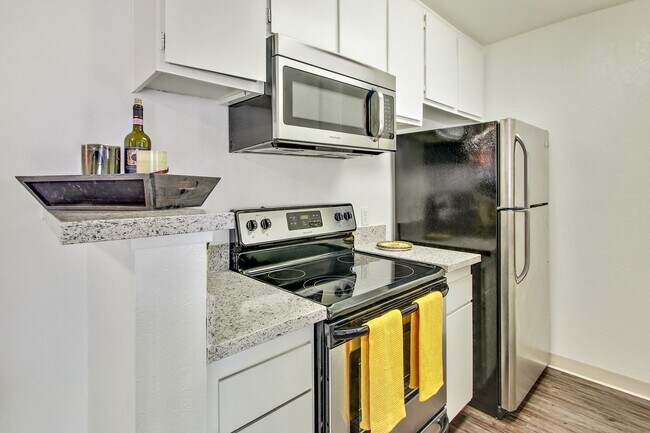 Interior Photo - Zelzah Court