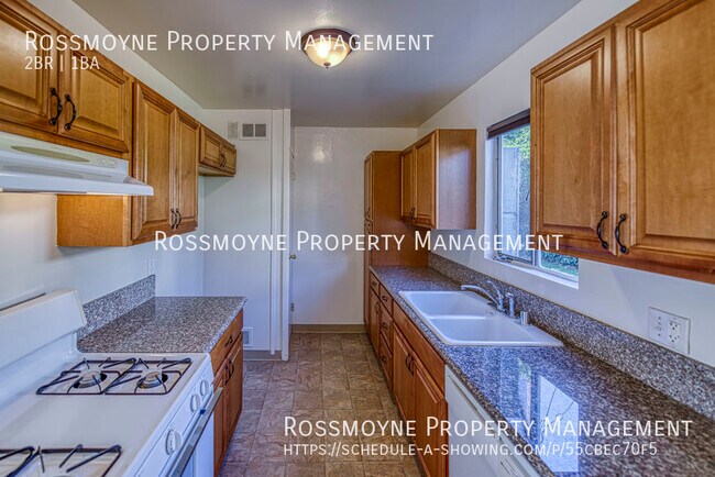 Building Photo - 2 Bedroom 1 Bath Downstairs Unit Near Stud...