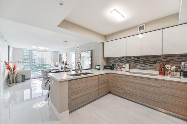 Building Photo - 300 Sunny Isles Blvd