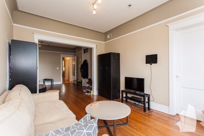 Foto del edificio - 3811 N Wilton Ave