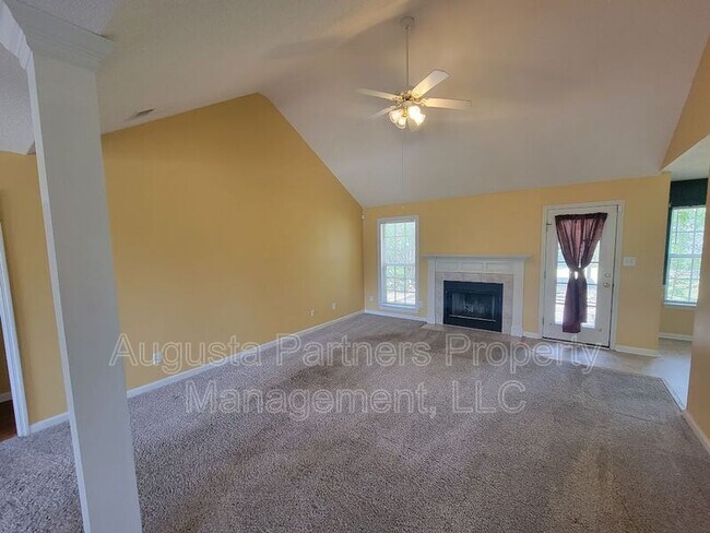 Foto del edificio - 4740 Waltons Cir