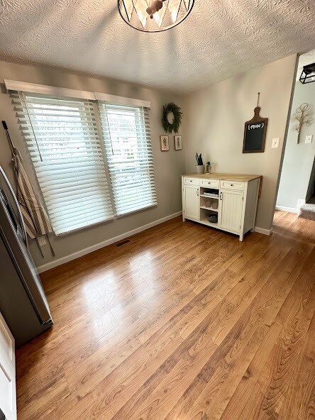 Kitchen - 555 Melissa Ct