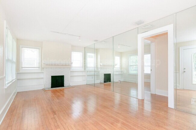 Foto del edificio - 1313 Buckingham Rd