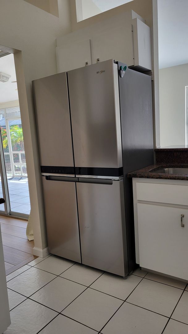 Building Photo - PENDING LEASE-Annual unfurnished 4/2 SFH i...