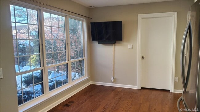 Building Photo - 91 Duck Pond Dr