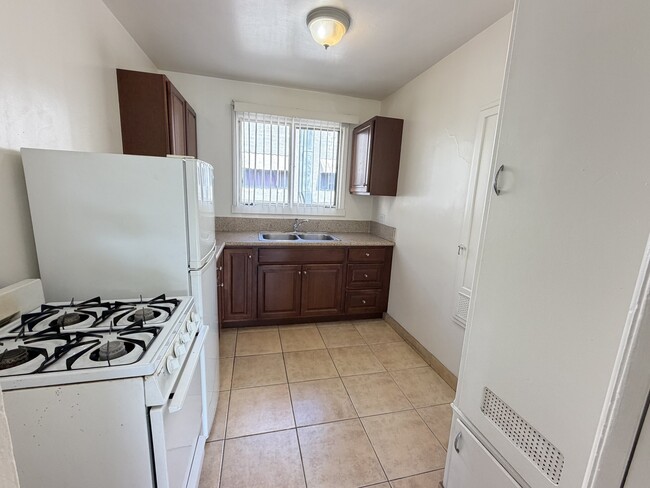 Foto del edificio - 4712 Elmwood Ave