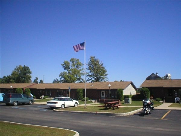 Building Photo - 917 E Cedar St