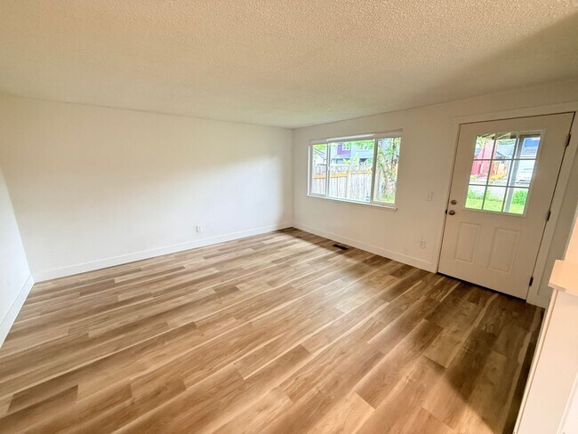 Photo - Cute 3 bedroom 1 bath Close to Brentwood City Park and freeway access. House