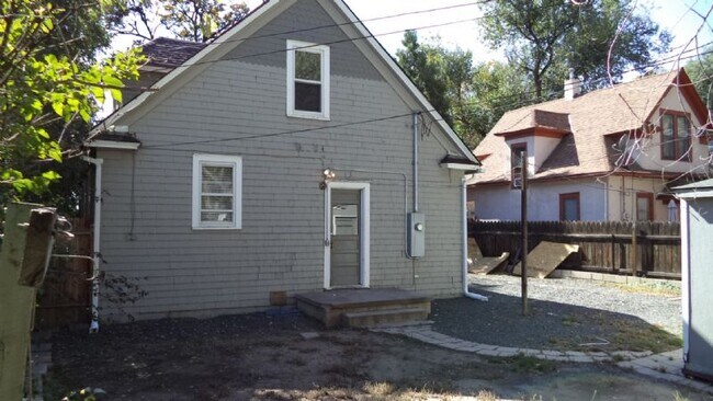 Building Photo - 606 W Pikes Peak Ave