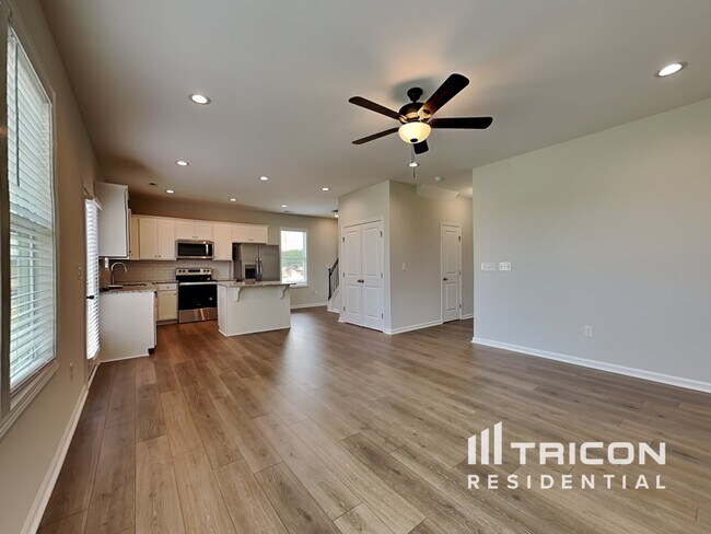 Building Photo - 77 Sawyer Ml Dr